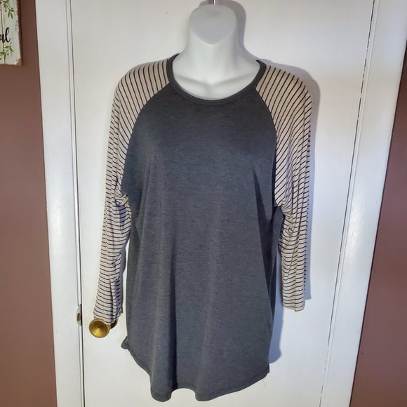LuLaRoe Randy Baseball Style Shirt - Picture 1 of 2